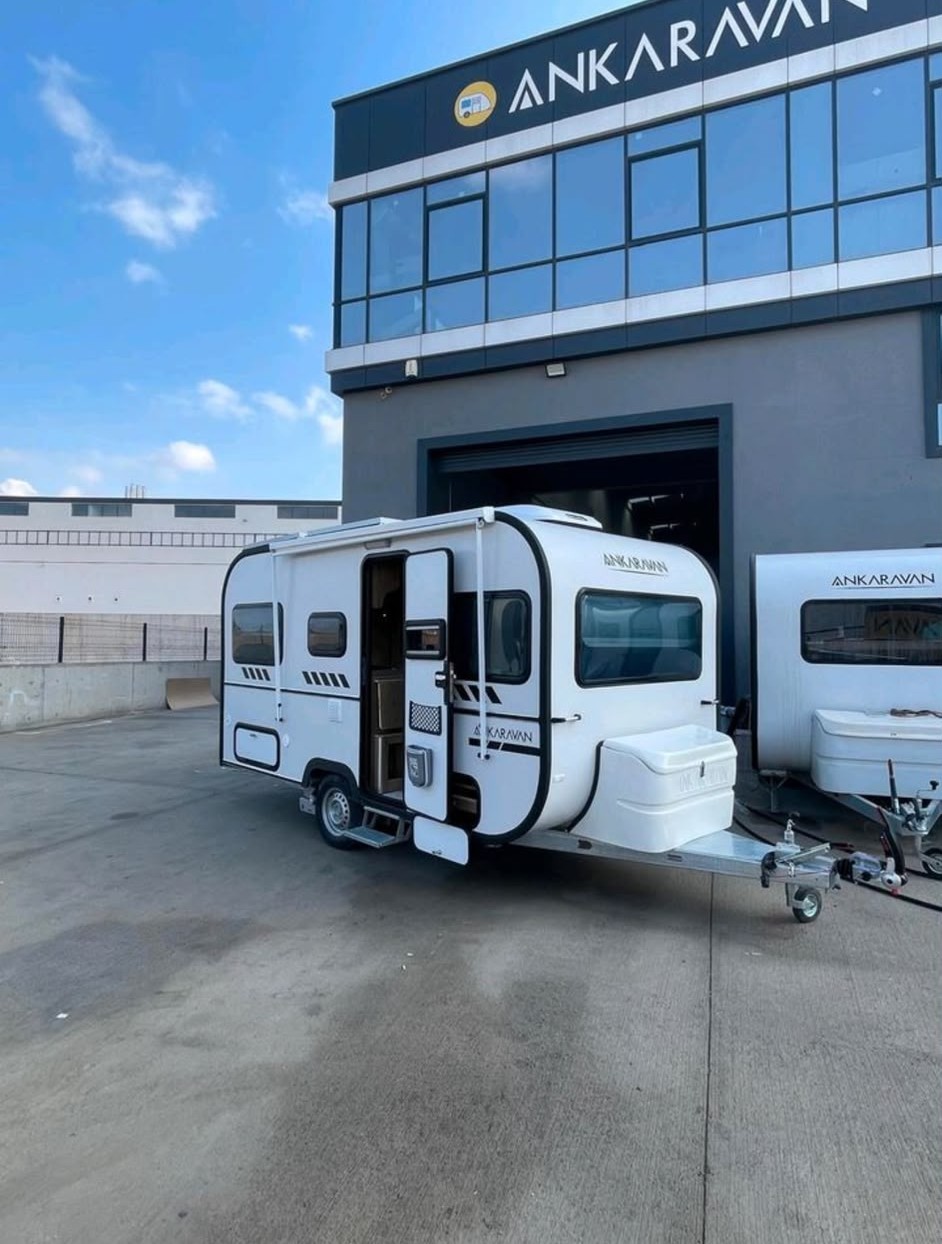 New 400, Ansicht von vorne und von der Seite